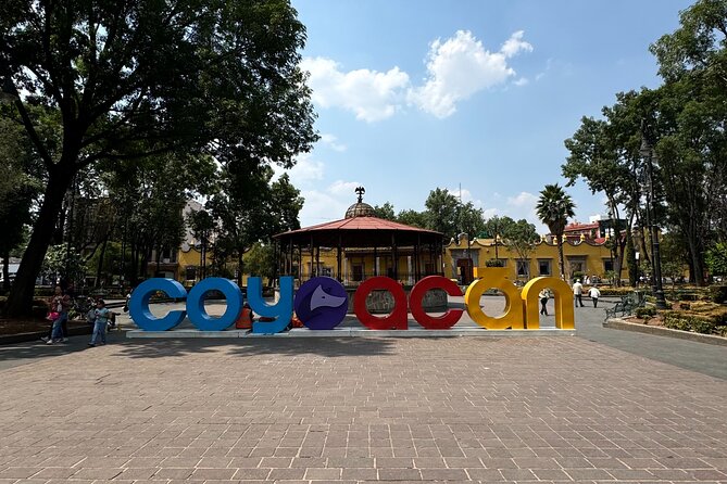 EXCLUSIVE TOUR Frida Kahlo, Coyoacan and Xochimilco - small groups - What the $167.18 Price Covers