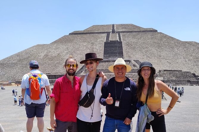 Exclusive Tour in Teotihuacan, Breakfast in the Cave and CDMX pick-up - Agave, obsidian, and Mexican drinks