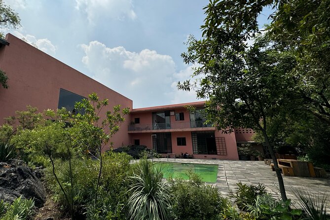 EXCLUSIVE TOUR Luis Barragán Casa Pedregal - small groups - Walking through Barragán’s colors and stone
