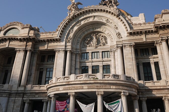 EXCLUSIVE TOUR to Palacio de Bellas Artes - small groups - Why Palacio de Bellas Artes deserves more than a photograph