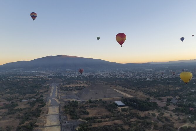 Flight in Globe, visit archaeological area, breakfast and transport - Photos, flexibility, and the human side of the tour