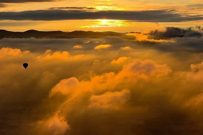 Flight with the Gods and underworld tour (all inclusive) - Breakfast with regional and vegetarian choices