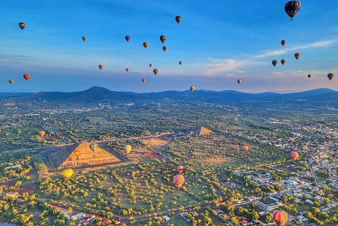 Fly by Teotihuacan Balloon / Private Transportation + Cave Breakfast - Breakfast at La Cueva after landing