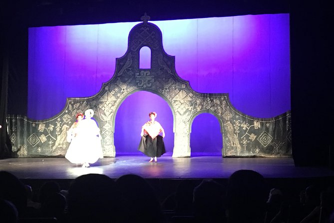 Folkloric Ballet in Mexico City - The eight-part program and live music
