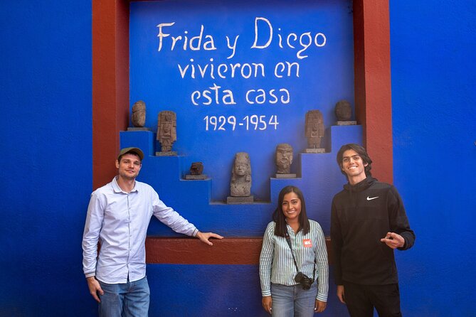 Frida Kahlo Museum Tour: A Journey Through Art and Legacy - Plaza Hidalgo and the streets Frida knew
