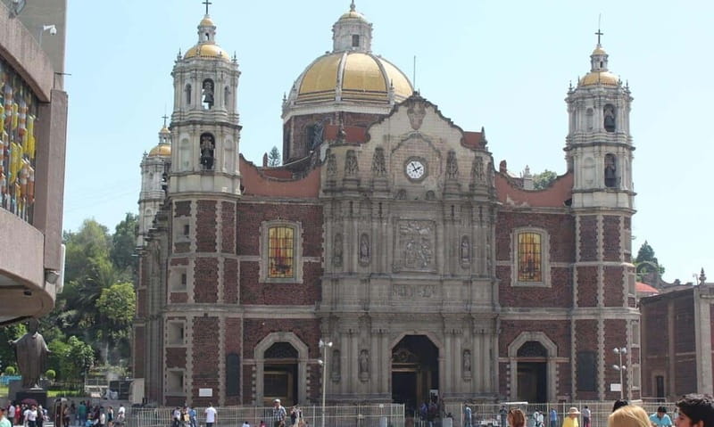 From CDMX: Hot air balloon ride, guided visits to Teotihuacan and Guadalupe - Teotihuacan on foot: three hours among the temples