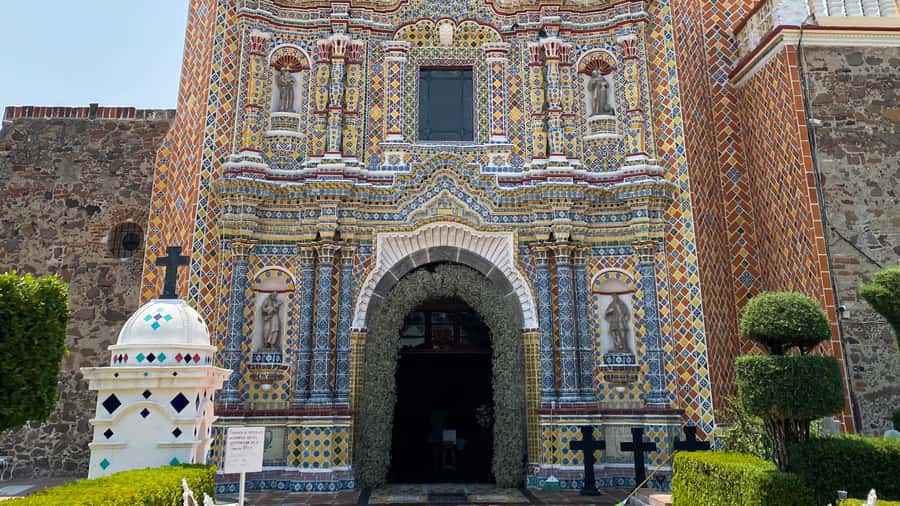 From Mexico City: Puebla, Cholula and Tonantzintla Day Trip - Guides, language, and group experience