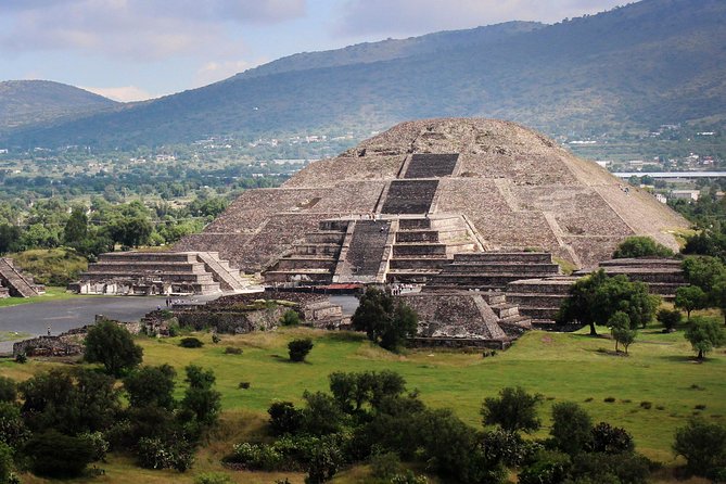Full-Day Teotihuacan & Basilica Guadalupe Tour - Tlatelolco and the Plaza of Three Cultures