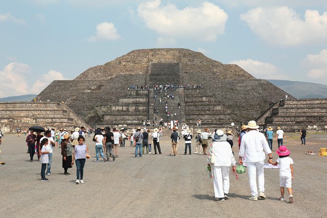 Full-Day Teotihuacan Hot Air Balloon Tour from Mexico City Including Transport - The 45 to 60-minute balloon flight