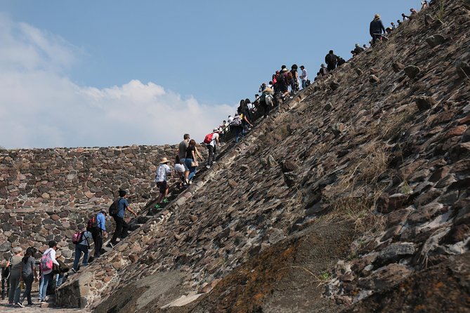 Full-Day Teotihuacan Hot Air Balloon Tour from Mexico City Including Transport - Exploring the pyramids on your own