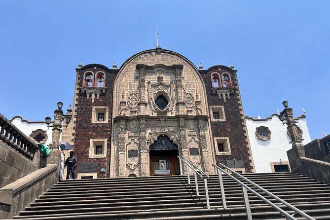 Full Visit of the Virgin of Guadalupe's village in private tour - Walking to the saint area and first chapel