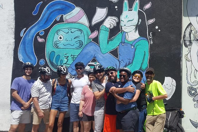 Graffiti & Urban Art Biketour w/ taco stop - The taco stop is a real part of the experience