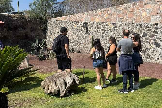Guided tour EN Teotihuacan - Breakfast EN cave-round transport - Drinks, souvenirs, and a short gallery stop