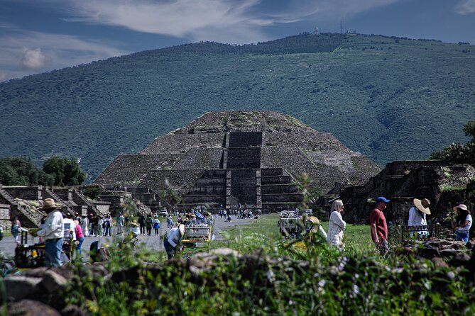 Guided Tour in Pyramids + Transportation + Breakfast in Cueva - What the $113.44 Price Means