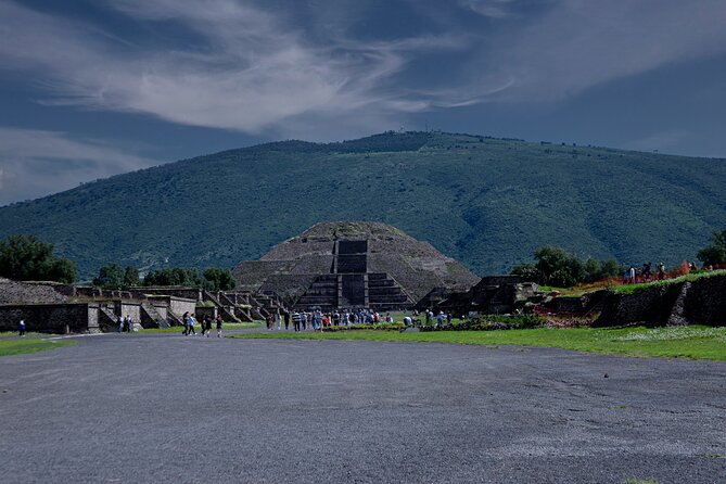 Guided Tour in Pyramids + Transportation + Breakfast in Cueva - Booking Details You Should Check First