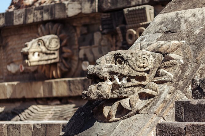 Guided Tour in Pyramids + Transportation + Breakfast in Cueva - Entering the Teotihuacan Archaeological Zone at 11:30