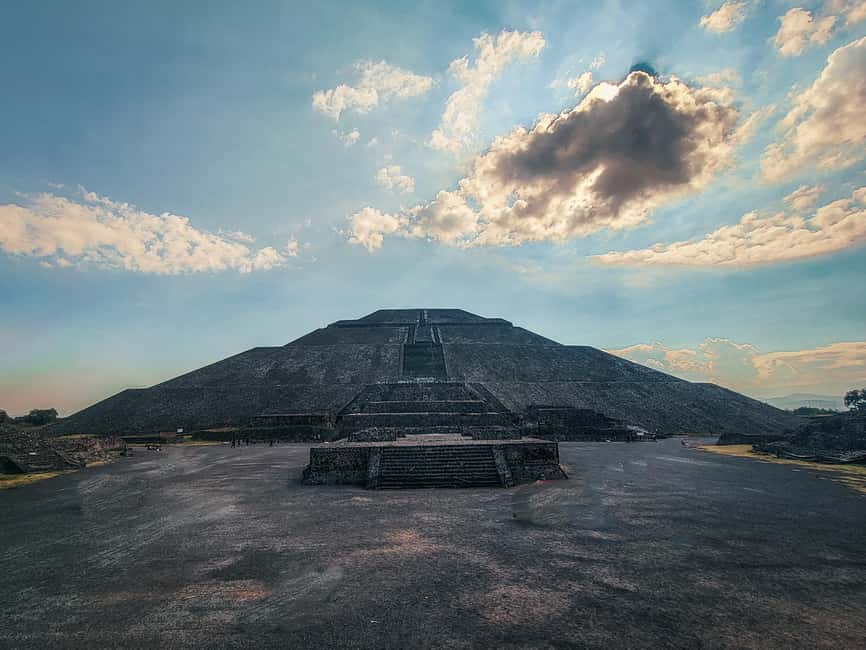 Guided tour of Mexico City: Teotihuacan, Guadalupe, and the Mexica city of Tlatelolco - Starting early from MIGA Café or Hostal Amigo
