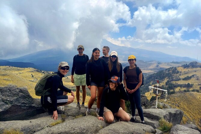 Hiking in Iztaccihuatl Volcano - Stop 1: Popocatépetl and its fumaroles