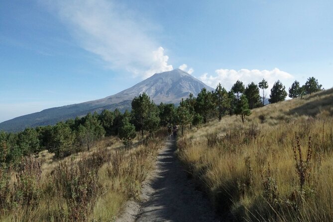 Hiking in Iztaccihuatl Volcano - Stop 2: Iztaccíhuatl and the volcanic upper route