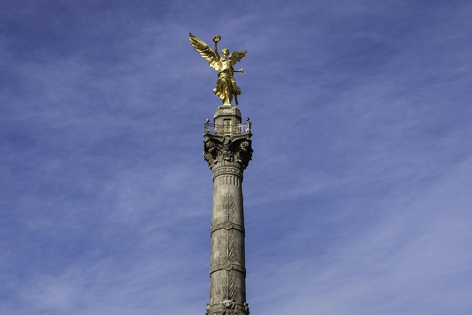 Hop-on Hop-off or Night Tour Tourist Bus in Mexico City - Starting at the Zócalo and finding your bearings