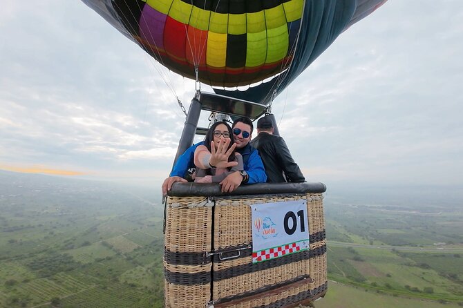 Hot air balloon flight in Teotihuacán + Breakfast in a Cave - The 4:40 a.m. start from Mexico City