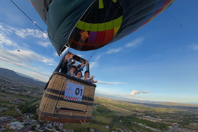 Hot air balloon flight in Teotihuacán + Breakfast in a Cave - Wind can change the view of the pyramids