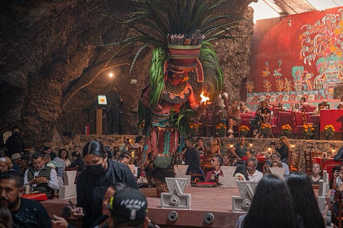Hot air balloon flight in Teotihuacán + Breakfast in a Cave - Pulque, mezcal, tequila, obsidian, and maguey