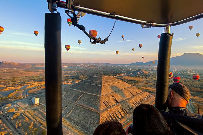Hot Air Balloon Rides in Teotihuacan with Breakfast - The balloon flight over the Sun and Moon pyramids
