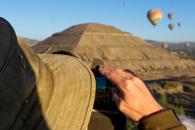 Hot Air Balloon Rides in Teotihuacan with Breakfast - Landing, the toast, and the baggage warning