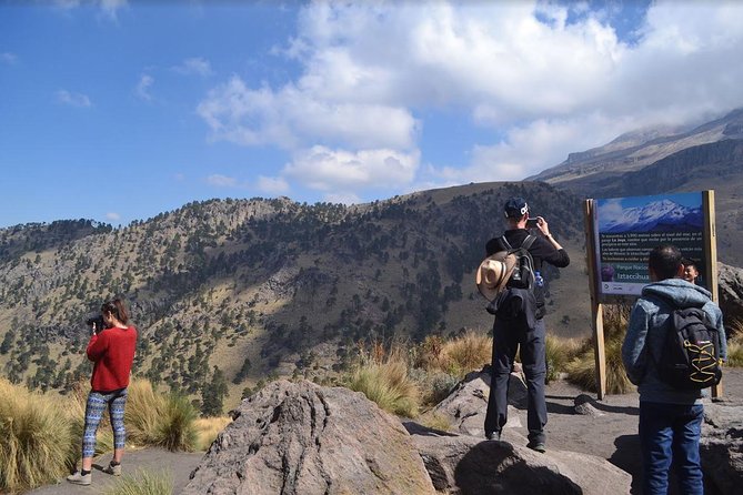 Iztaccihuatl Volcano Hike with an Alpinist - The four-hour hike from 3,990 meters