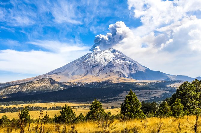 Iztaccihuatl Volcano Hike with an Alpinist - Food, water, and mountain clothing