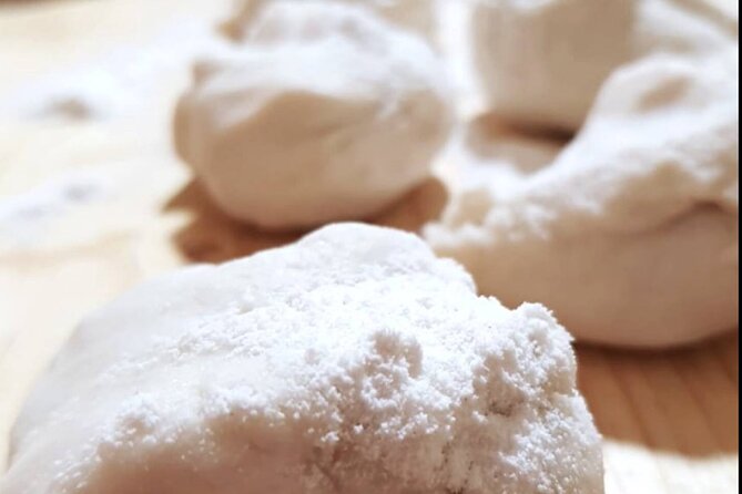 Learn to Cook Mexican Burritos - Making flour tortillas the Northern way
