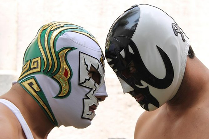 Lucha Libre Experience with Tequila, Walking Tour & Arena Show - Reaching Arena México without losing the evening