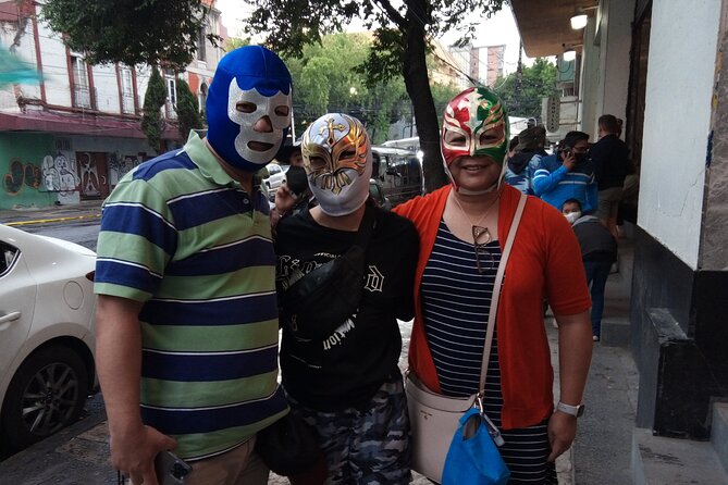 Lucha Libre, Pulque and Tacos Tour in Mexico City - Tacos first, with help ordering