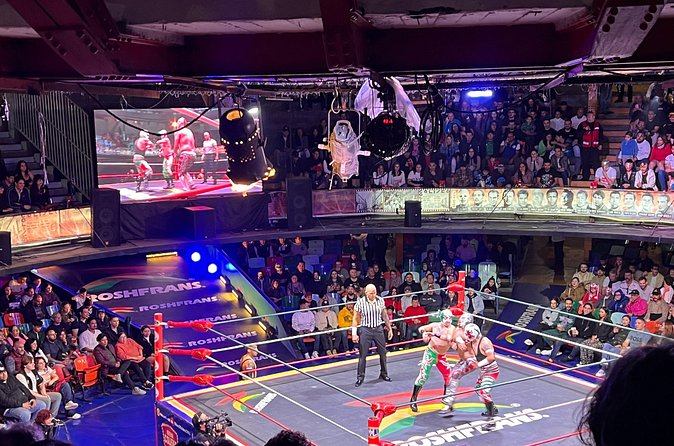 Lucha Libre Saturday Show in Mexico City (SEATS FROM BALCONY) - Timing your arrival and choosing your seats