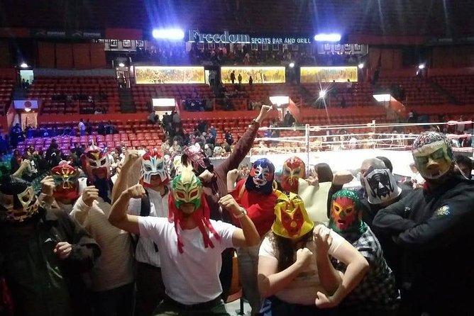 Lucha Libre Tour and Mezcal Tasting in Mexico City - Walking from central Mexico City to Arena México
