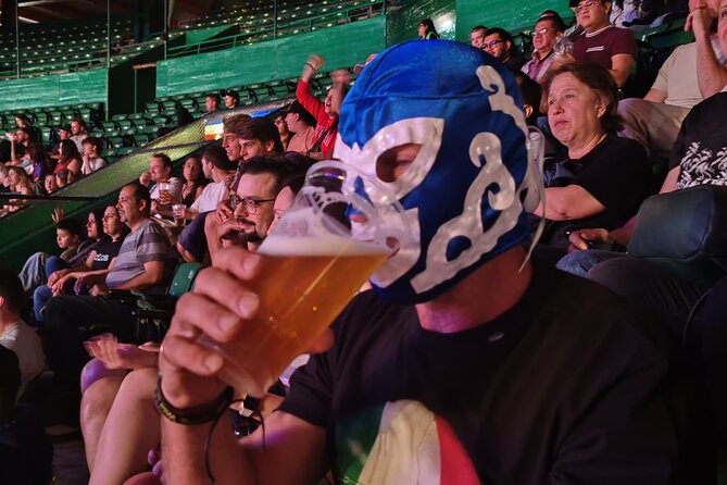 Lucha Libre Tour: guide by professional lucha libre wrestler - What makes the crowd part of the attraction