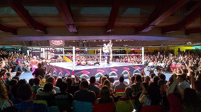 Lucha Libre wrestling show, tacos and beer with artist - The guides make the difference