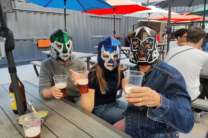 Mexican Wrestling and Gastronomy Show - Guides, language help, and the human side of the evening