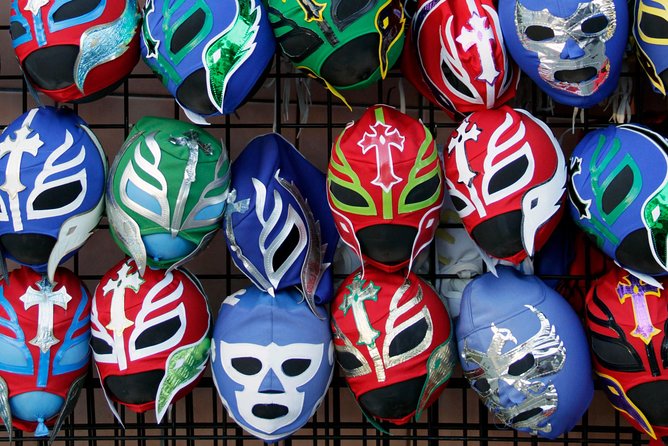 Mexican Wrestling: Experience Lucha Libre in Mexico City - Arriving early around the arena