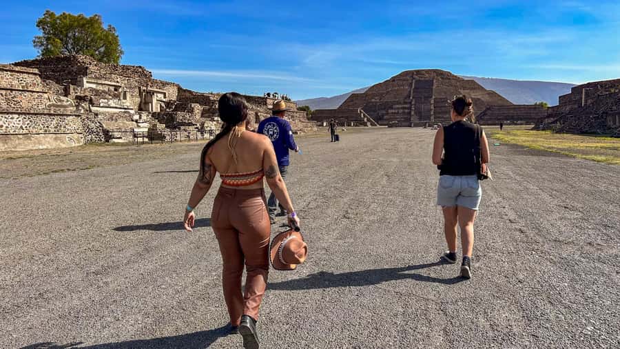 Mexico City: Afternoon Tour to Teotihuacan - Mexican food at Tlacaelel