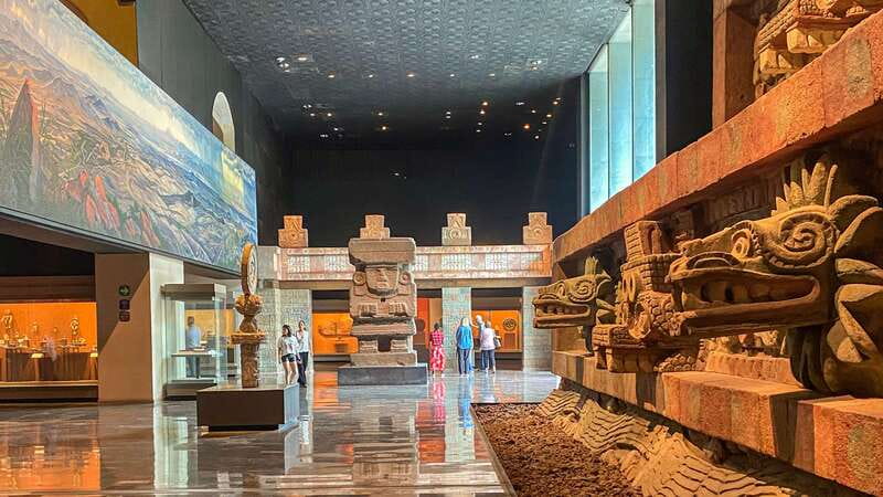 Mexico City: Chapultepec Castle and Anthropology Museum Tour - Guide quality and the value of a bilingual tour