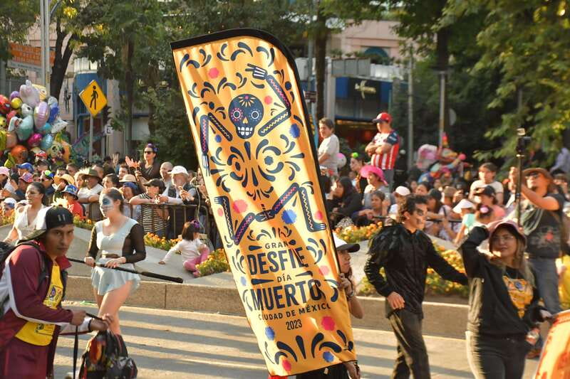 Mexico City: Day of the Dead Guided Tour - Panteón de Dolores after dark