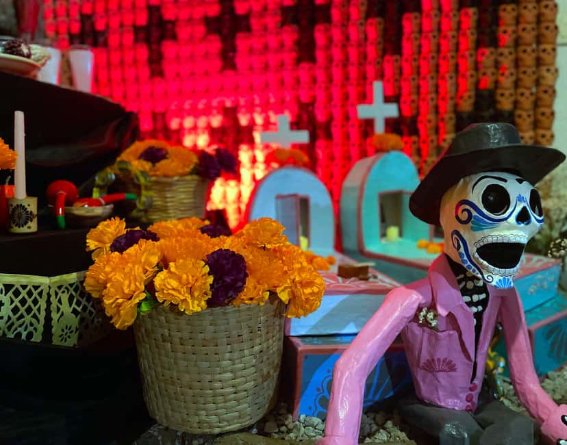 Mexico City: Day of the Dead House and craft workshop - The house-ofrenda and its layers of meaning