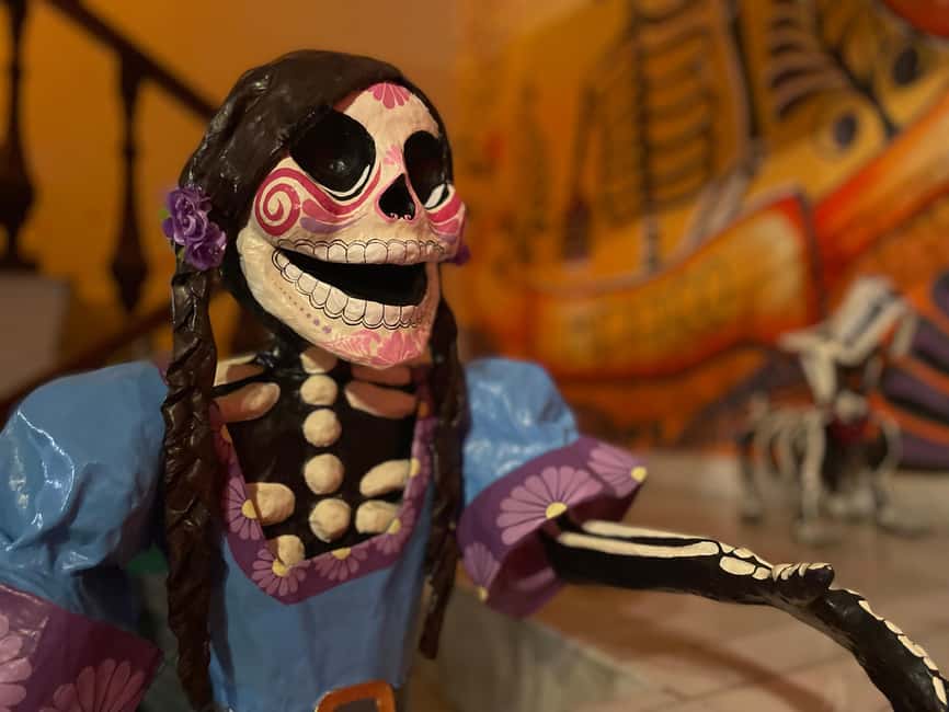 Mexico City: Day of the Dead House and craft workshop - A short tour with a timing wrinkle