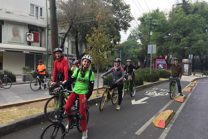 MEXICO CITY FOOD TOUR: flavors on two wheels - Finish in Roma Sur with aguas and paletas