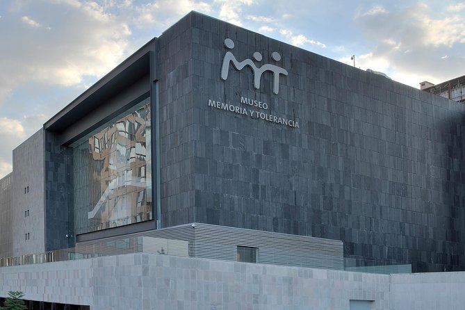 Mexico City Half-Day Tour with Museum of Anthropology - Bilingual guiding and group size