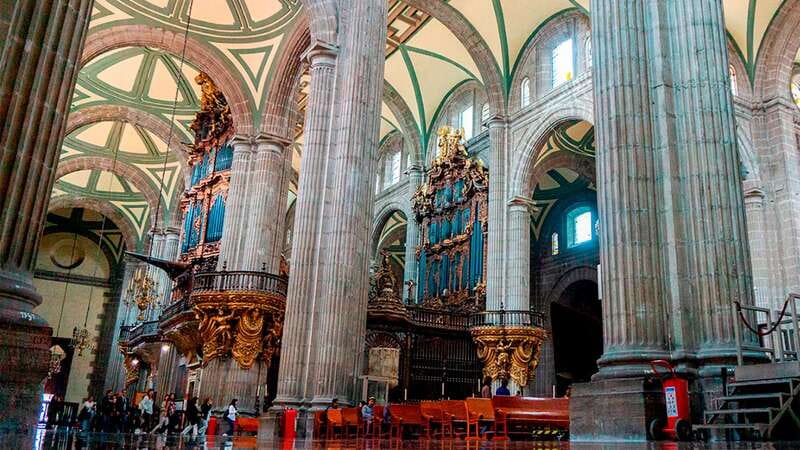 Mexico City: Historic Downtown Walking Tour - The guides make or break the experience