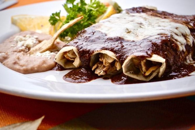 Mexico City Historical Centre Food Tour with 7 Authentic Tastings - First bites around Plaza Comercial Pino Suárez