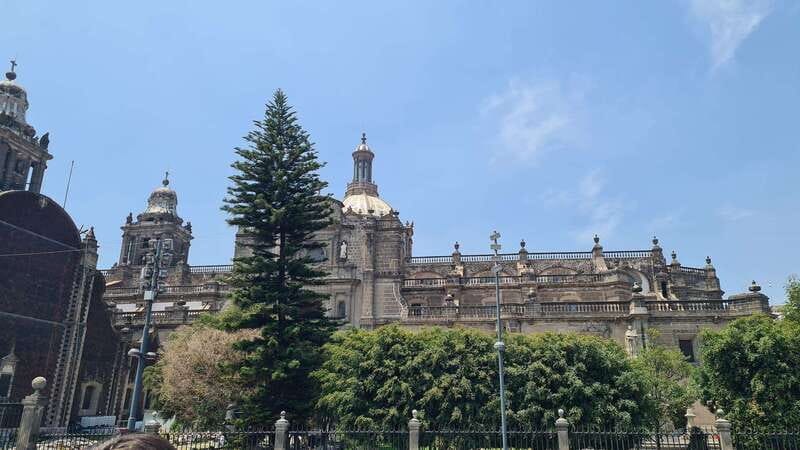 Mexico City: Historical walking tour of Tenochtitlan - Casa de los Azulejos and an Orozco mural